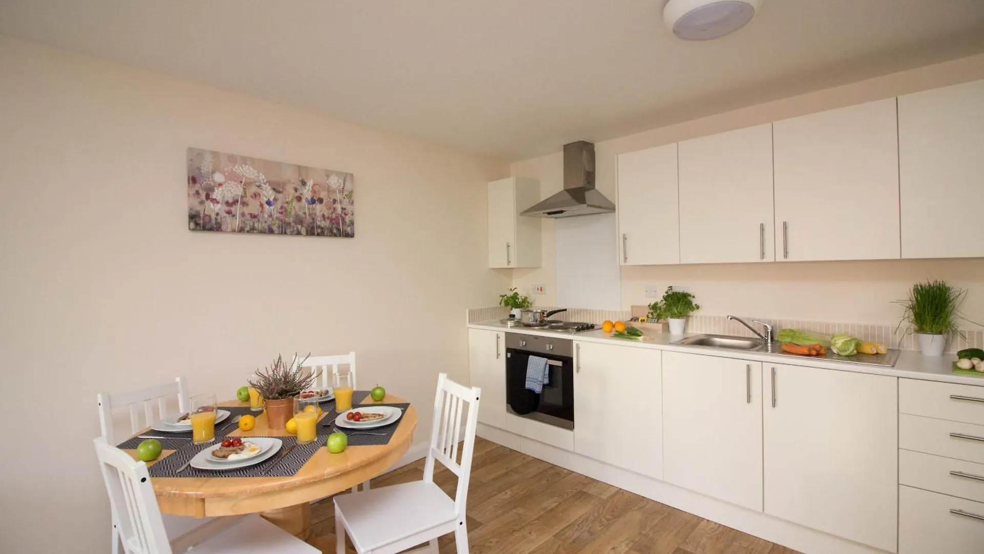 Apartment Stayzo Stylish Accommodation In Southampton 10