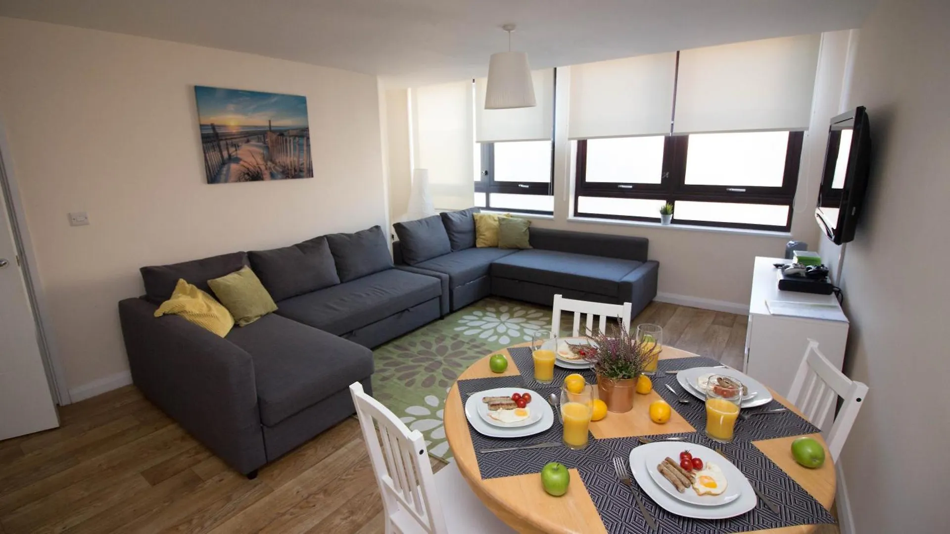 Apartment Stayzo Stylish Accommodation In Southampton 10